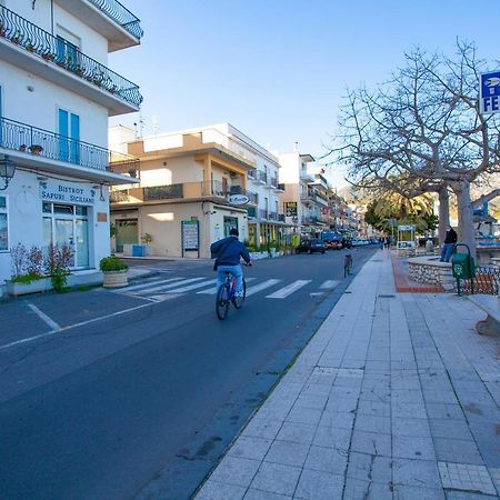 Casa Rosamaria Lejlighed Giardini Naxos Eksteriør billede