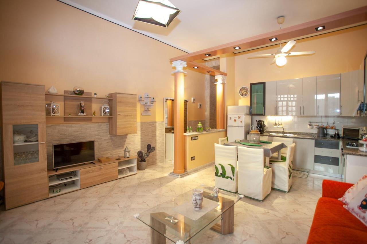 Casa Rosamaria Lejlighed Giardini Naxos Eksteriør billede