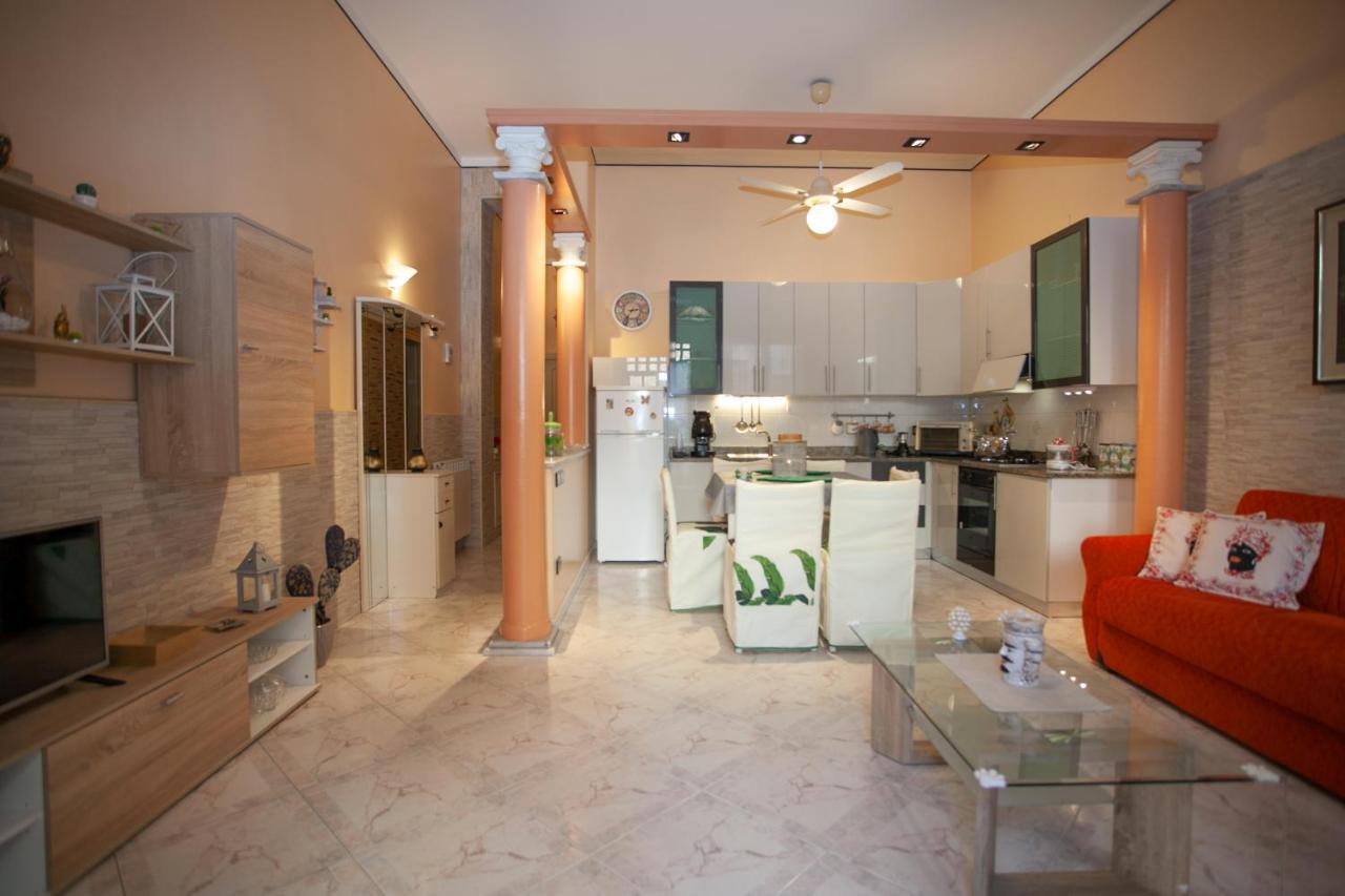Casa Rosamaria Lejlighed Giardini Naxos Eksteriør billede