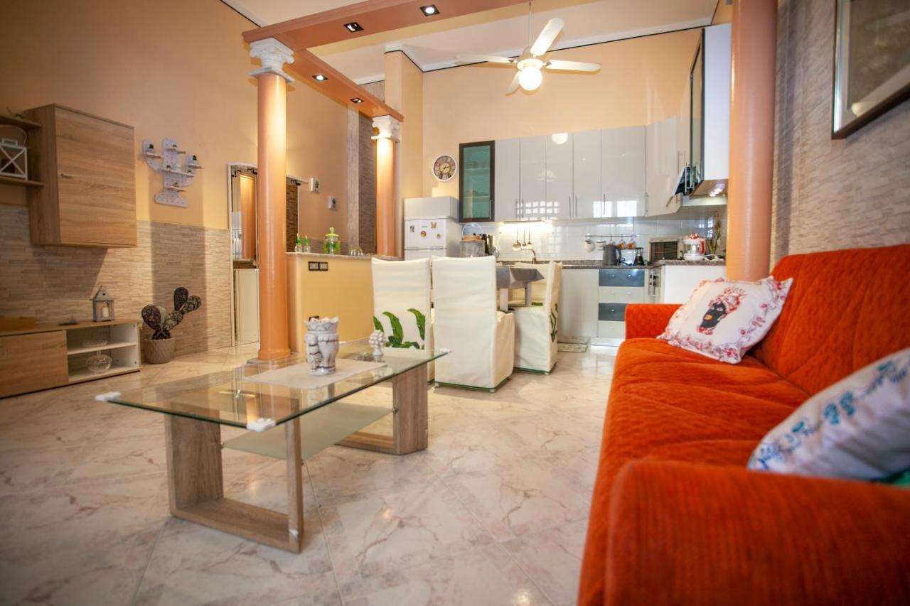 Casa Rosamaria Lejlighed Giardini Naxos Eksteriør billede